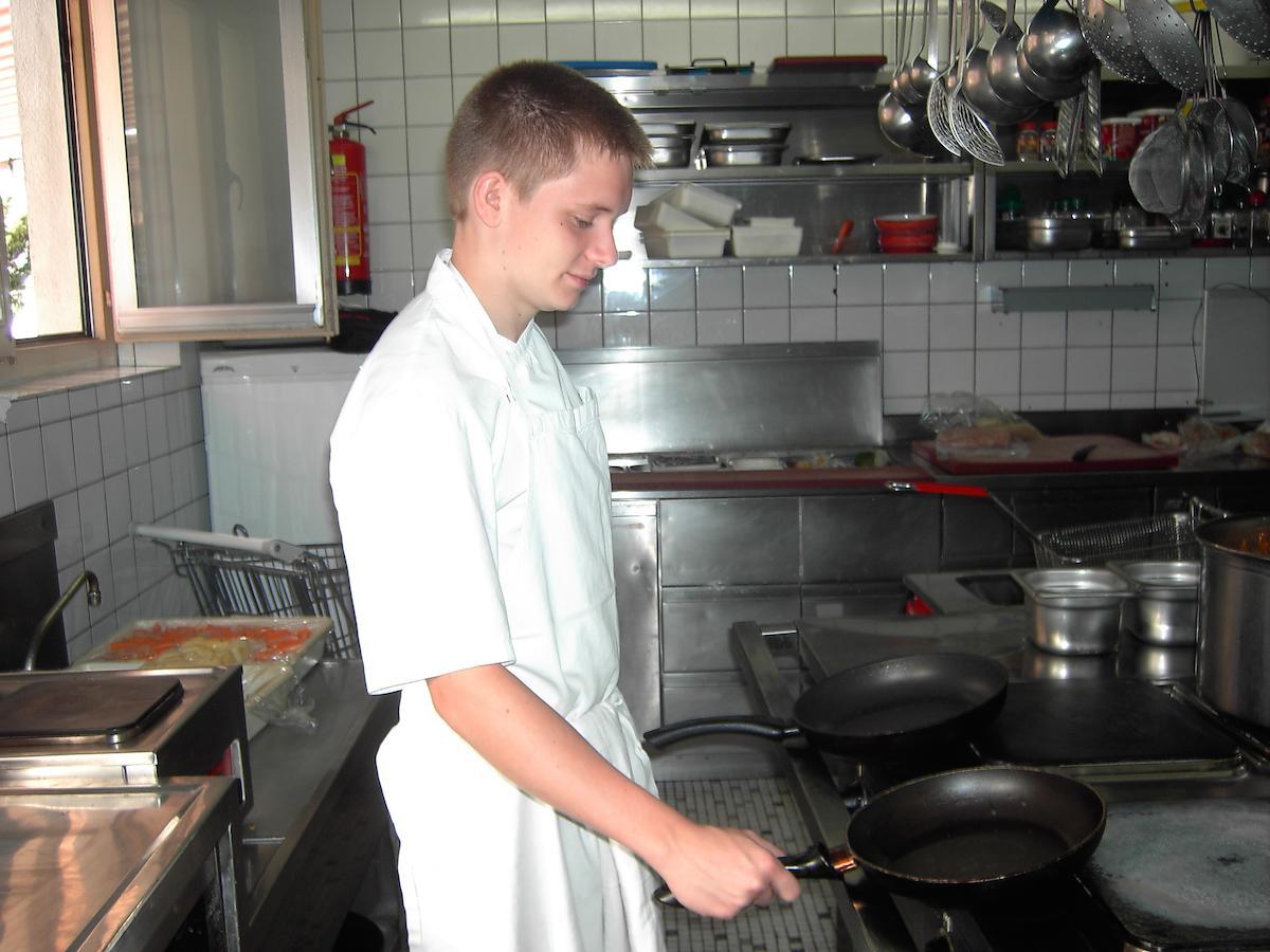 Hotel Restaurant Klosterli Pieterlen Eksteriør bilde